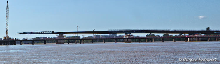 Juillet 2022 avancée du pont Simone Veil sur le fleuve à Bordeaux | Photo Bernard Tocheport