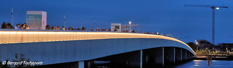 Bordeaux vision nocturne du pont Simone Veil | Photo Bernard Tocheport