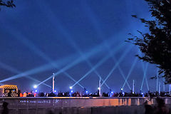 Bordeaux foule et lasers inauguration du pont Simone Veil | Photo Bernard Tocheport