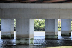 Bordeaux détail des piliers du pont Simone Veil | Photo Bernard Tocheport