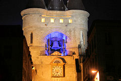 Bordeaux lumière bleue éclairant la Grosse Cloche | Photo Bernard Tocheport