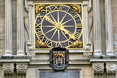 Horloge et blason de la ville de Bordeaux sur la Grosse Cloche | Photo Bernard Tocheport