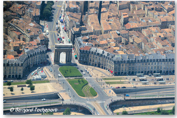 Photo aérienne de la Porte de Bourgogne et du cours Victor Hugo | Photo Bernard Tocheport