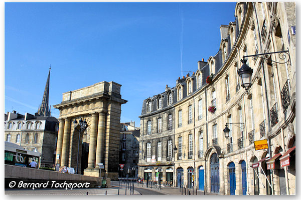 Bordeaux l'arrondi de la place Bir Hakeim et la porte de Bourgogne | Photo Bernard Tocheport