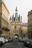 Bordeaux la Porte Cailhau devant le parking de la place du Palais | Photo Bernard Tocheport