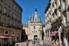 Bordeaux la Porte Cailhau et la place du Palais | Photo Bernard Tocheport