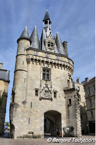 Bordeaux la Porte Cailhau vue depuis la place du Palais | Photo Bernard Tocheport