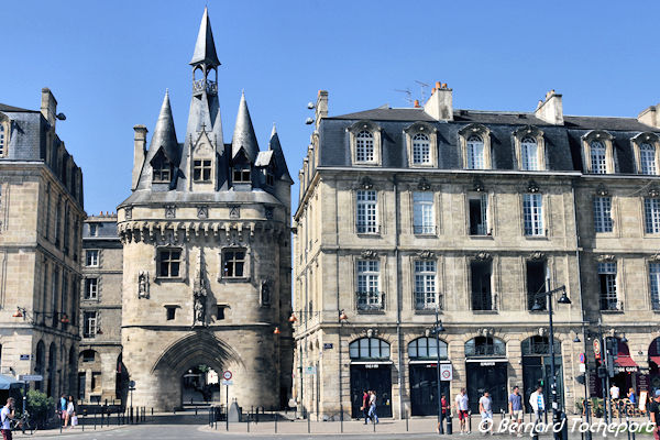 La Porte Cailhau vue depuis les quais de Bordeaux | Photo Bernard Tocheport