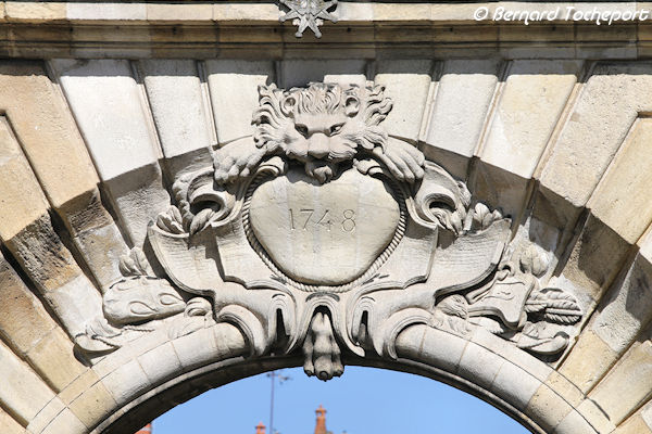 Bordeaux 1748 date de construction de la Porte Dijeaux | Photo Bernard Tocheport