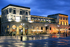 L'ancienne gare d'Orléans de nuit après sa rénovation | 33-bordeaux.com