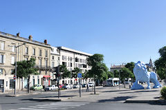 Bordeaux Bastide la Place Stalingrad et le lion bleu | 33-bordeaux.com