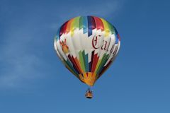 Ciel bleu pour un vol des montgolfiades à Saint Emilion 