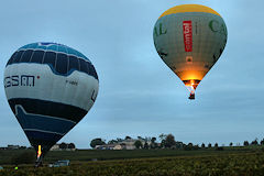 Saint Emilion décollage de montgolfières au lever du jour | Photo 33-bordeaux.com