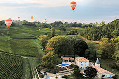 Paysage de Gironde survolé par des montgolfières | Photo 33-bordeaux.com