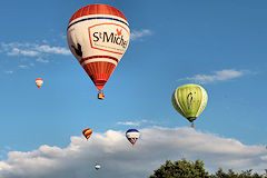 Vol de montgolfières dans le ciel de Saint Emilion | Photo 33-bordeaux.com