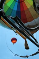 Montgolfiades de Saint Emilion : une autre montgolfière dans le ciel
