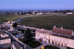 Premières lueurs sur Saint Emilion cité médiévale en Gironde