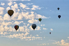 Groupe de montgolfières dans le ciel de Saint Emilion | 33-bordeaux.com