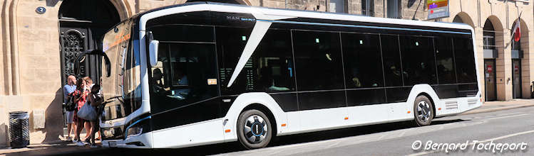 Bus électrique Lion's City modèle 12 E du constructeur MAN cours de la Marne | Photo Bernard Tocheport