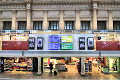 Gare Saint Jean de Bordeaux nouveaux panneux d'information et commerces | photo 33-bordeaux.com