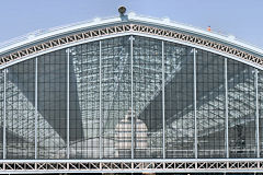 Perspective sur la grande verrière de la Gare Saint Jean à Bordeaux | photo 33-bordeaux.com