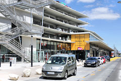 Façade et parking minute Gare Saint Jean Bordeaux rue des Terres de Borde | photo 33-bordeaux.com