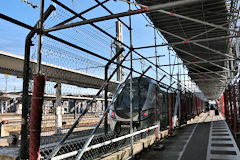 Echafaudages pour accéder aux trains en Gare de Bordeaux Saint Jean | photo 33-bordeaux.com