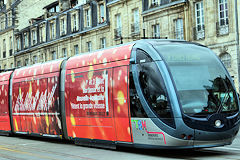 Tram bordelais décoré pour l'arrivée de la LGV Océane à Bordeaux | photo 33-bordeaux.com