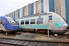 2 générations de TER Aquitaine au Technicentre SNCF de Bordeaux | Photo Bernard Tocheport