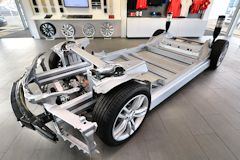 Châssis et cellules de batterie de la TESLA Model S | photo 33-bordeaux.com
