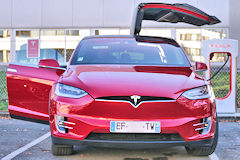 Model X Tesla SUV électrique | Photo 33-bordeaux.com