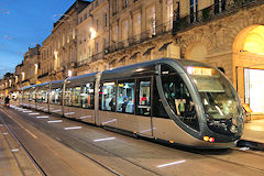 Eclairage diodes du tram de Bordeaux cours de l'Intendance -  photo 33-bordeaux.com