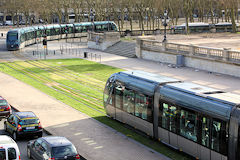 Bordeaux croisement de 2 trams place des Quinconces  -  photo 33-bordeaux.com