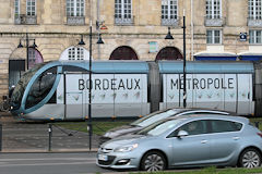 Tramway décoré pour la création de Bordeaux Métropole -  photo 33-bordeaux.com