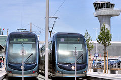 Bordeaux 2 trams de la ligne A à l'aéroport de Mérignac | Photo Bernard Tocheport