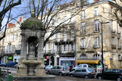Bordeaux fontaine Gruet et rue Fondaudège avant le tramway | Photo Bernard Tocheport