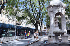 Bordeaux premier tram ligne D devant la fontaine Gruet | Photo Bernard Tocheport