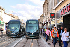 Le Bouscat arrivée de front des 2 premières rames du tramway | Photo Bernard Tocheport