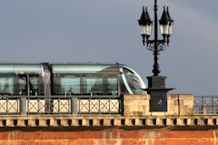 Bordeaux tram ligne A sur le pont de pierre| Photo Bernard Tocheport