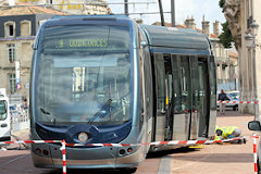 Tramway de Bordeaux après un déraillement -  photo 33-bordeaux.com