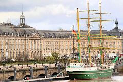 Façade des quais de Bordeaux et 3 mâts Alexander Von Humbolt 2 | Photo Bernard Tocheport