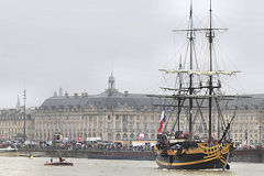 L'Etoile du Roy sur la Garonne lors de son départ de Bordeaux | Photo Bernard Tocheport
