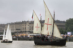 Parade des voiliers à Bordeaux : le Vera Cruz et Pen Duick II | Photo Bernard Tocheport