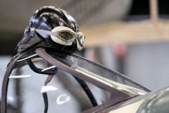 Casque de pilote d'avion et verrière | Photo 33-bordeaux.com