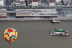 Bordeaux survol en montgolfière de la Garonne et du Quai des marques | Photo Bernard Tocheport