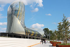 Voie d'accès à la Cité du Vin depuis le parking | Photo 33-bordeaux.com