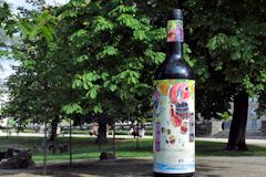 Exposition bouteille décorée : Bordelaise XXL -  photo 33-bordeaux.com