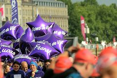 Soutien à l'association Laurette Fugain lors de la traversée de Bordeaux à la nage