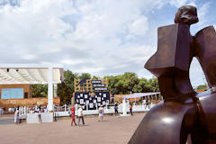 Sculpture André Abram face à l'Ecole du Vin | Photo Bernard Tocheport
