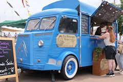 Food Truck Les Biturgies à Bordeaux Fête le Vin 2024 | Photo Bernard Tocheport